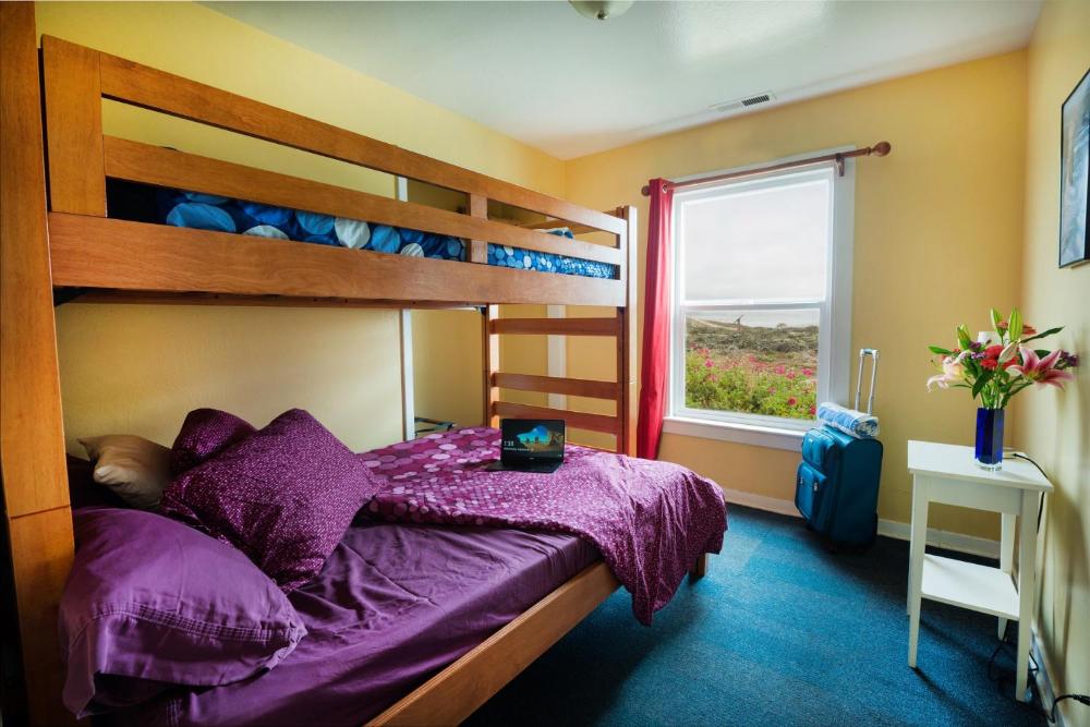 Private 3-Person Room interior